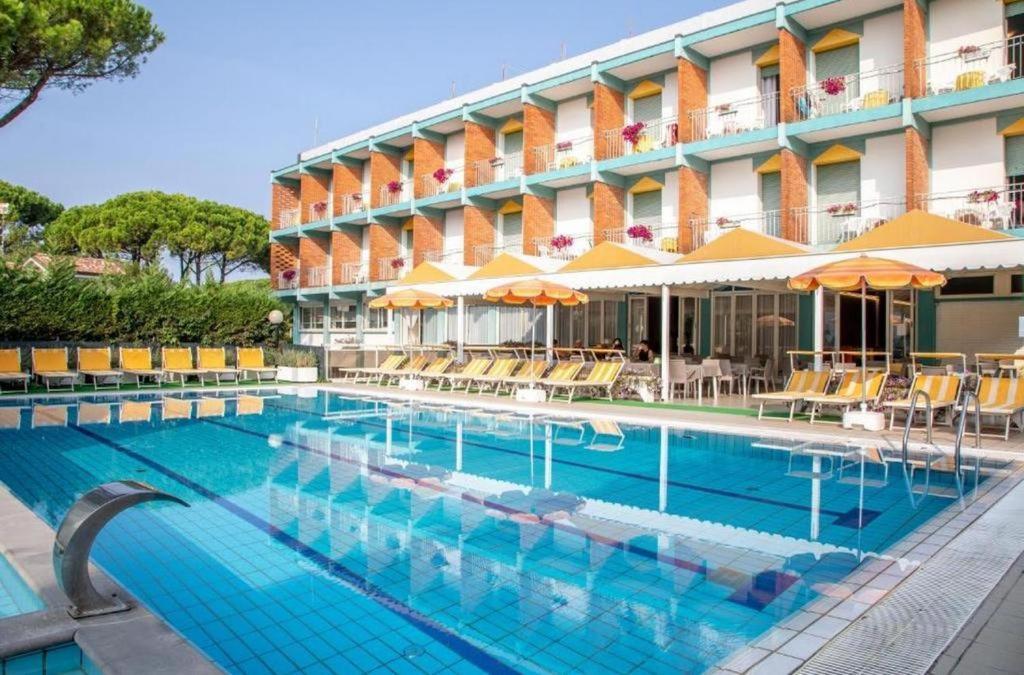Hotel Palm Beach Lido di Jesolo Exteriör bild