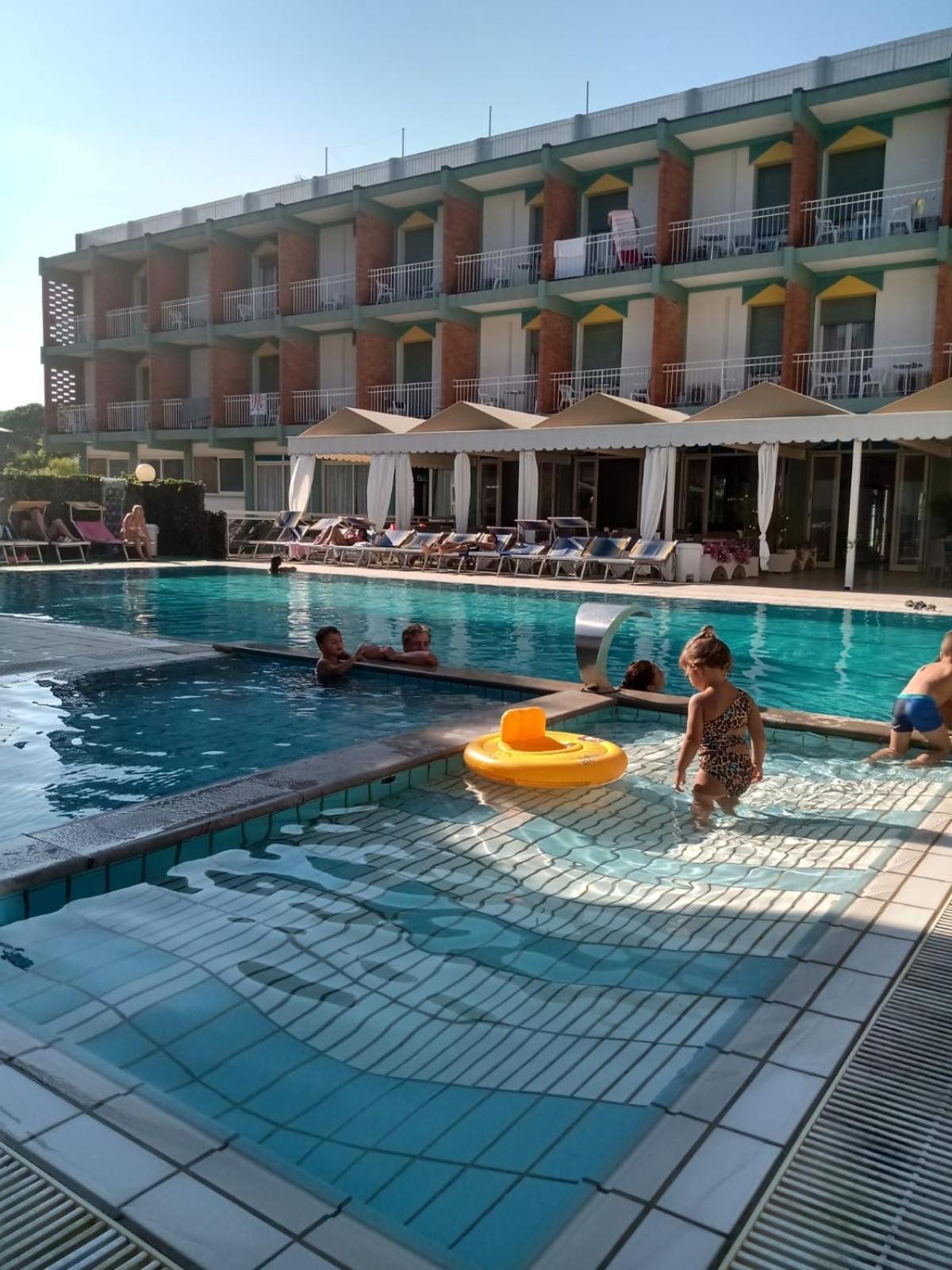 Hotel Palm Beach Lido di Jesolo Exteriör bild