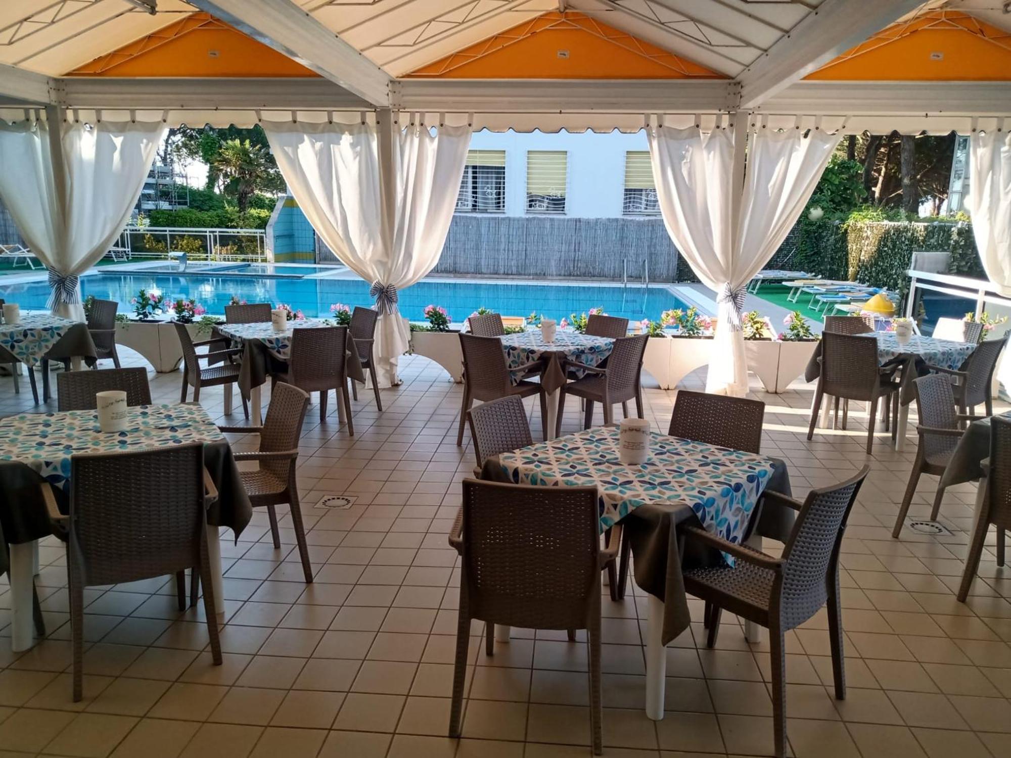 Hotel Palm Beach Lido di Jesolo Exteriör bild