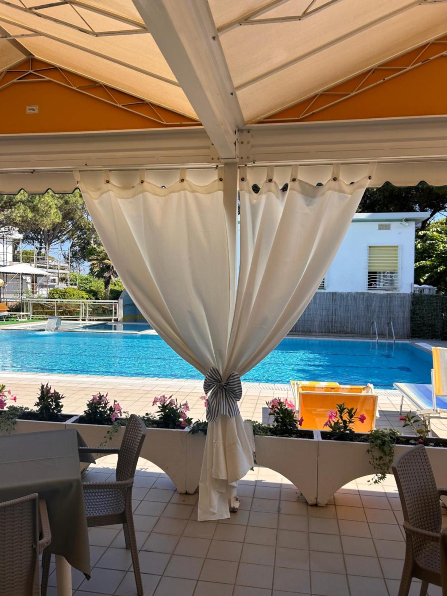 Hotel Palm Beach Lido di Jesolo Exteriör bild
