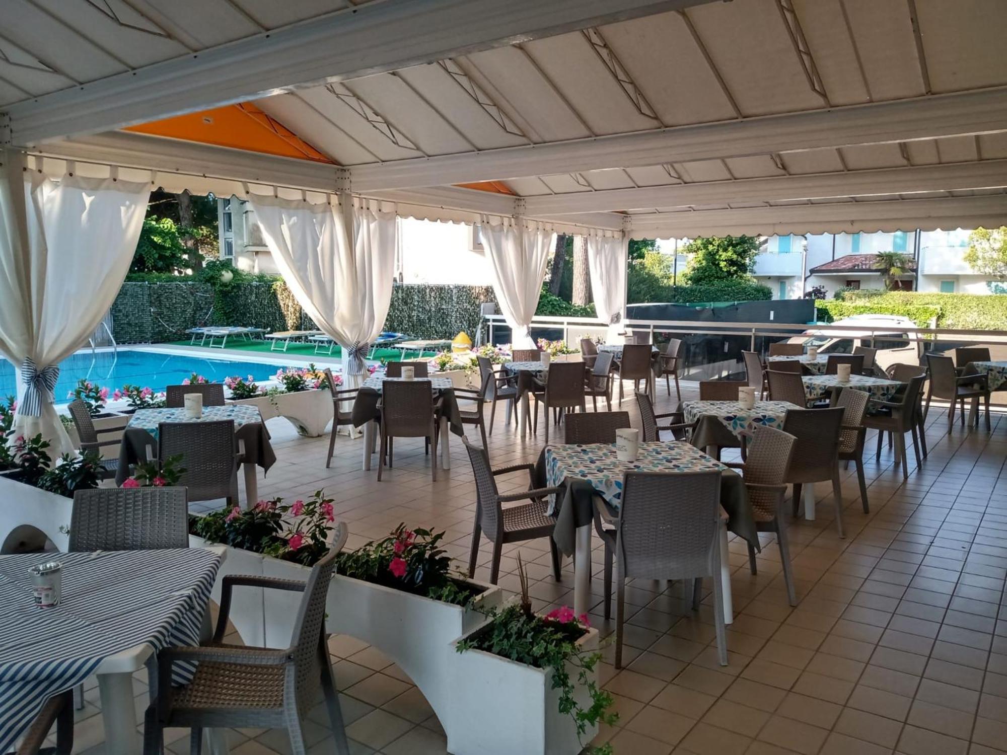 Hotel Palm Beach Lido di Jesolo Exteriör bild